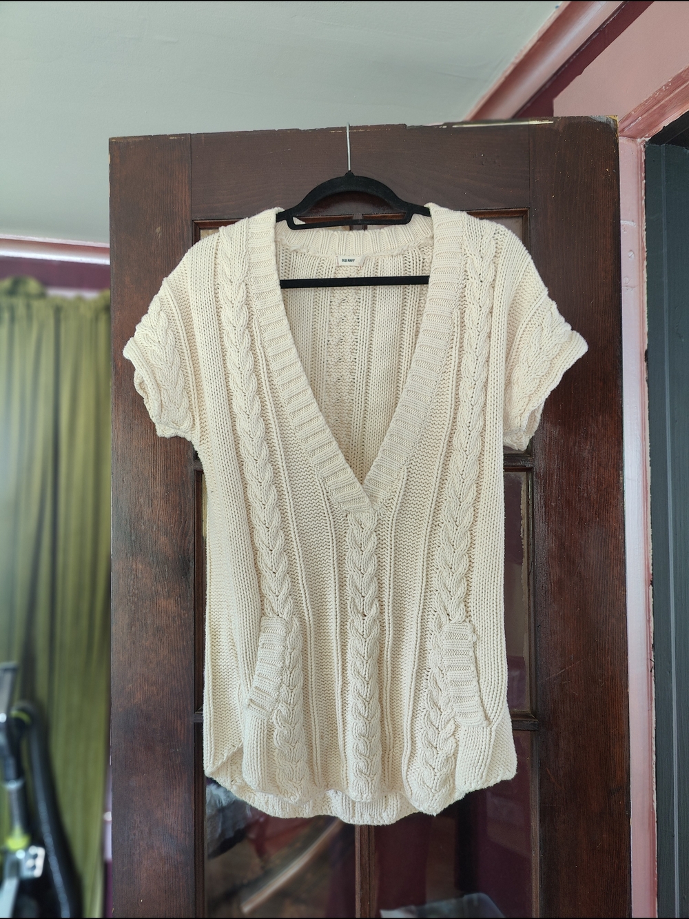 Old Navy Cream Cable Knit Short Sleeve V-Neck Sweater
